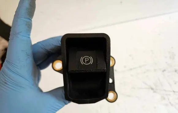 Toyota Avensis T270 Hand parking brake switch 84390-05010 04209