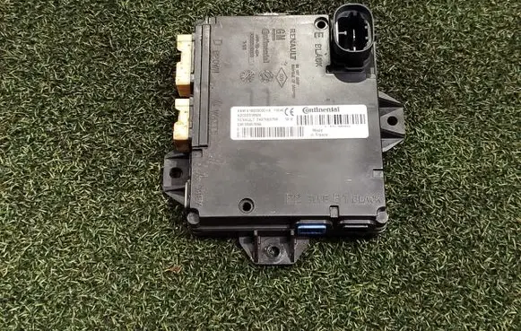 Opel Vivaro Door central lock control unit/module 93457058 243756375R A2C82318500