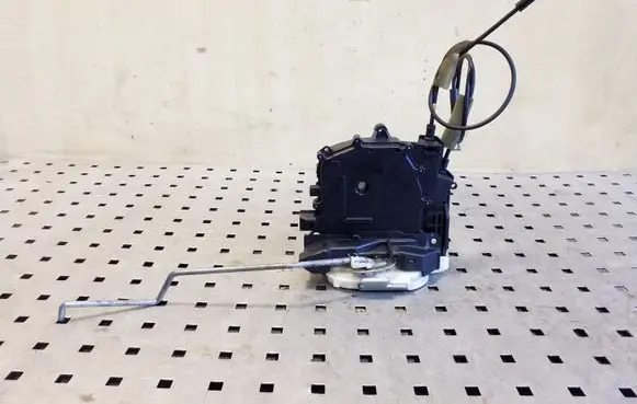 Mitsubishi Outlander Front door lock