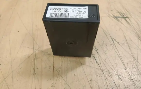 BMW X5 E53 Suspension control unit/module 37141092396