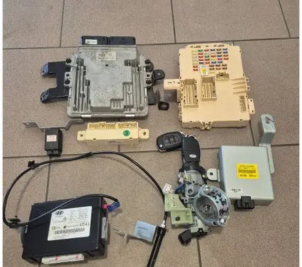 Hyundai i40 Engine ECU kit and lock set 391002U610