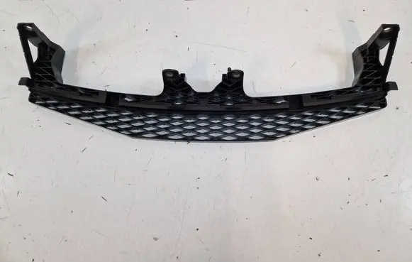 Volkswagen PASSAT CC Front bumper mounting bracket 3C8807889