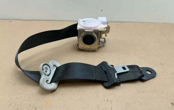 Peugeot Partner Rear seatbelt 96700778XX 040899