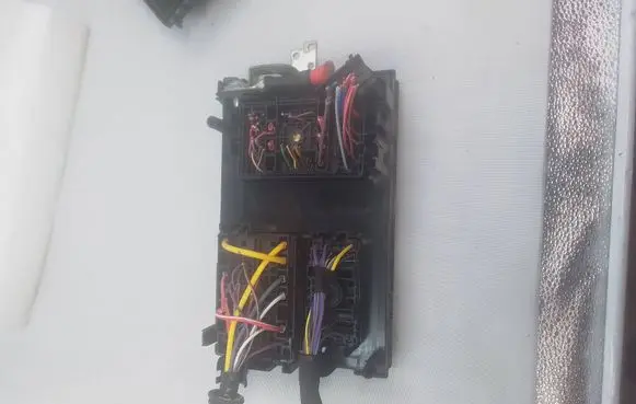 Opel Zafira C Fuse module 13449211