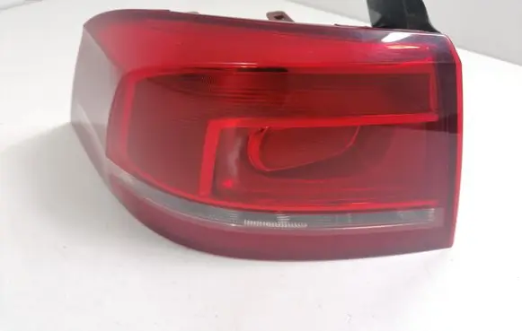 Volkswagen PASSAT B7 Rear/tail lights 3AE945095F