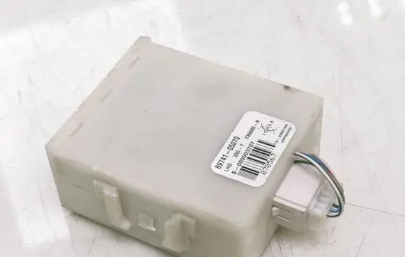 Toyota Avensis T250 Door central lock control unit/module 8974105070