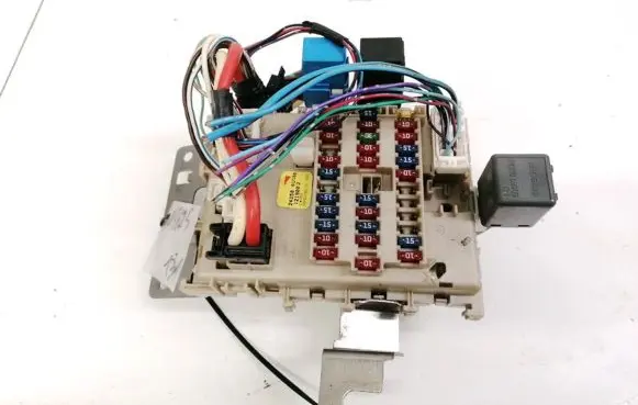 Nissan Almera Tino Fuse box set 243504U100 1219002