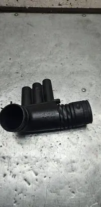 Volkswagen Golf VII Air intake hose/pipe 04E129651C
