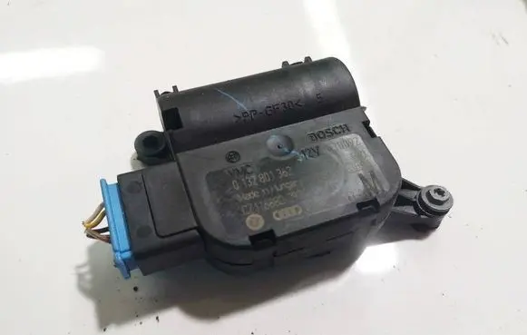 Volkswagen PASSAT CC Air flap motor/actuator 0132801362 CZ1168802921