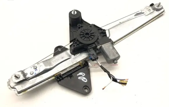 Dacia Sandero Front door window regulator with motor 128001891