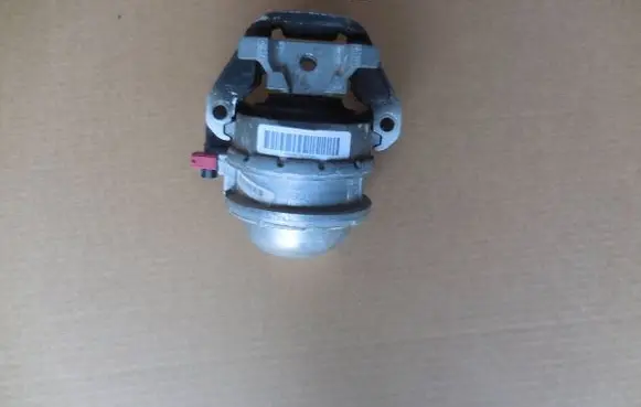 Audi A8 S8 D4 4H Engine mount bracket 4H199256A