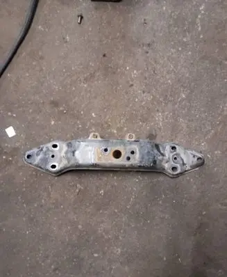Subaru Legacy Gearbox mounting bracket