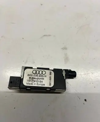 Audi A4 S4 B8 8K Aerial antenna amplifier 8K9035225N