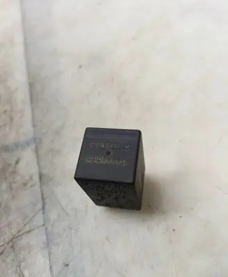 Mercedes-Benz W123 Other relay 0008210863 5WK1695