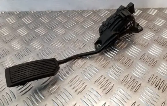 Nissan Primera Accelerator throttle pedal 18002AU410