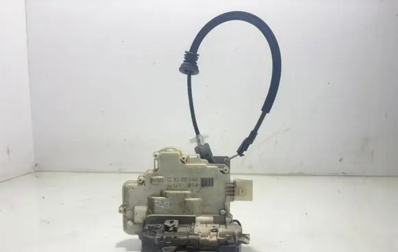 Volkswagen PASSAT B7 Front door lock 3C1837016A