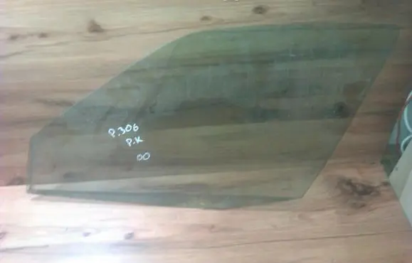 Peugeot 306 Front door window glass four-door 