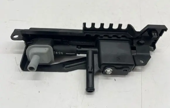 Mazda CX-30 Vacuum valve PE0118751