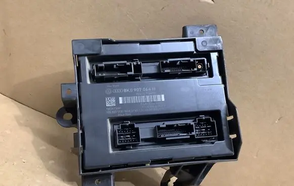 Audi A4 S4 B8 8K Comfort/convenience module 8K0907064M 8K0907461A