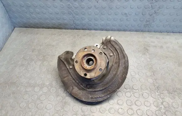 BMW 4 F32 F33 Front wheel hub 6859004
