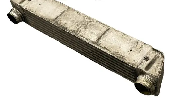 BMW 5 E60 E61 Intercooler radiator 7795823 F6438000