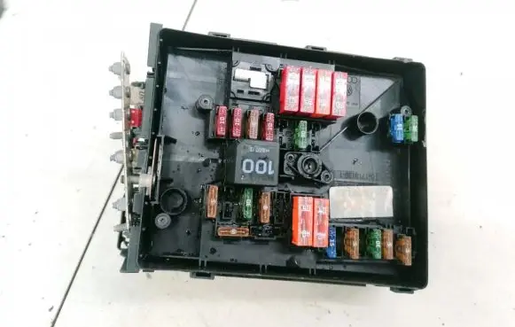 Volkswagen Golf V Fuse box set 017181301 0-1718130-1