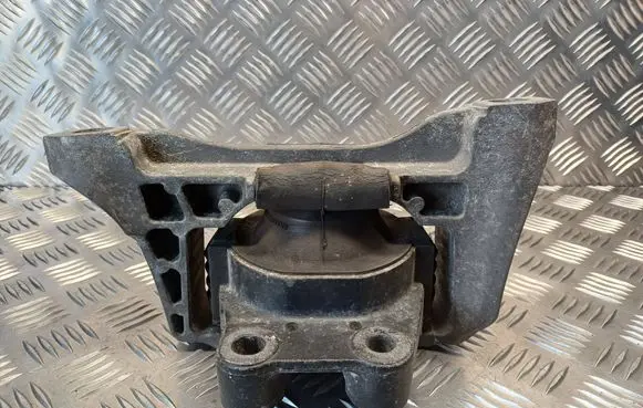 Engine mount bracket