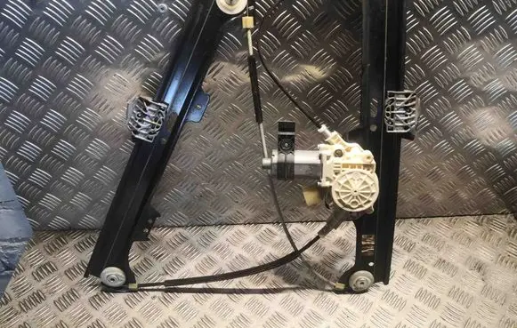 BMW 5 E60 E61 Front door electric window regulator 7184741