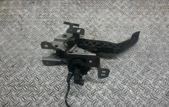 Mazda CX-5 Clutch pedal 