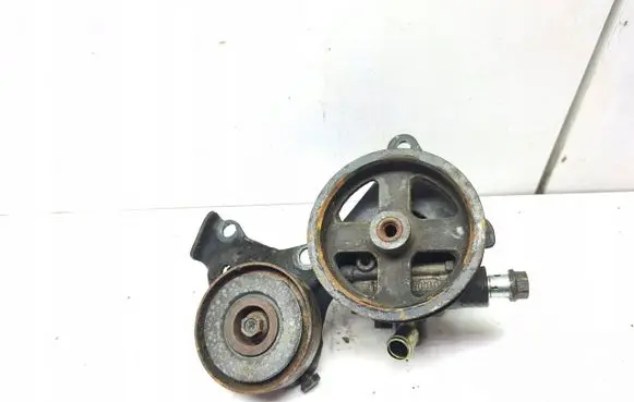 Toyota Avensis T220 Power steering pump 