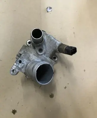 Hyundai ix35 Thermostat housing 