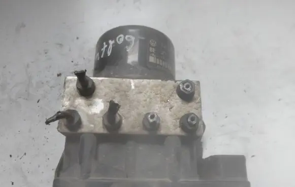Volkswagen Golf IV ABS Pump 1J0907379P 1J0614117D