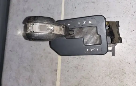 Land Rover Discovery 3 - LR3 Gear shifter/selector 6H227Z370AA