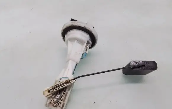 Mercedes-Benz E W210 Fuel level sensor A2105424417