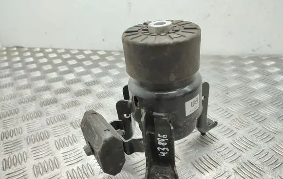 Toyota RAV 4 (XA50) Engine mount bracket K8270477