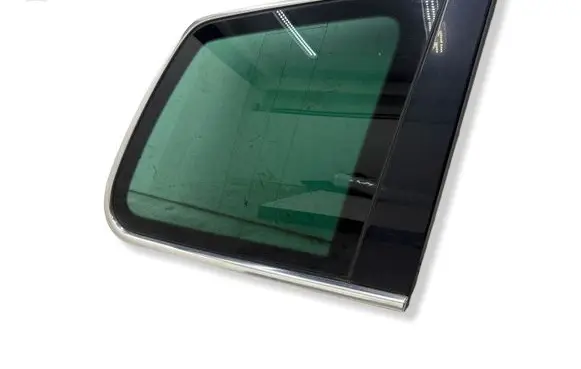 Volkswagen Touareg I Rear side window 7L6845298CB