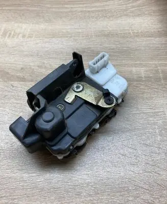 Peugeot 607 Rear door lock 