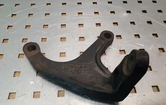 Toyota Avensis T250 Engine mounting bracket 172930G010