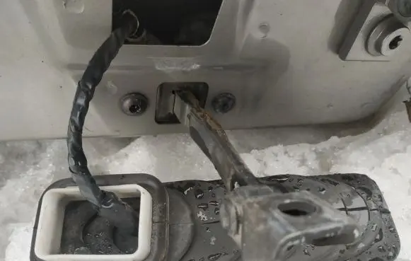 Skoda Octavia Mk2 (1Z) Rear door check strap stopper
