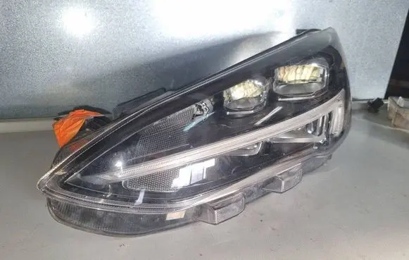 Ford Focus Headlight/headlamp JX7B13E015CE
