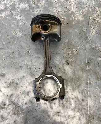 KIA Rio Piston with connecting rod