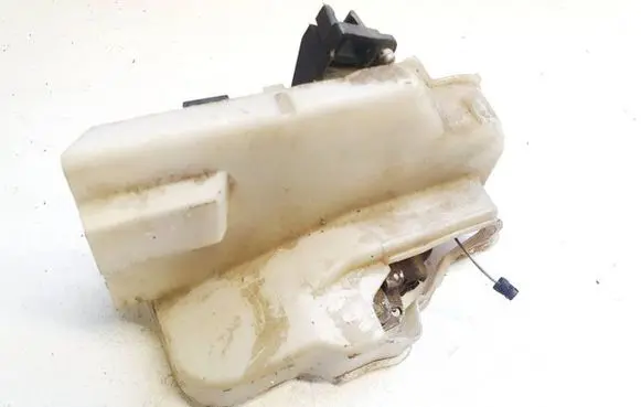 Volkswagen Golf V Rear door lock 7l0839015