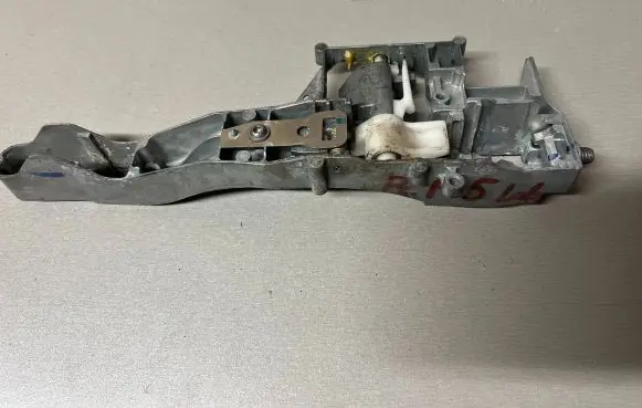 Peugeot 407 Front door exterior handle/bracket 1199D1