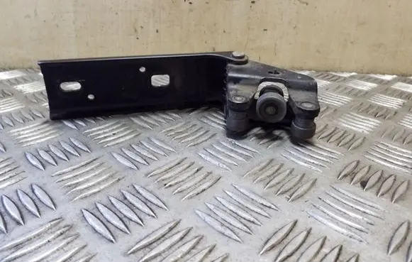 Renault Trafic II (X83) Sliding door middle roller runner 311973E