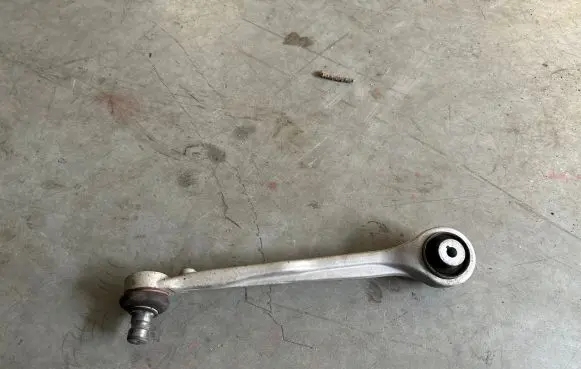 Porsche Cayenne (9Y0 9Y3) Front lower control arm/wishbone 4m0407505
