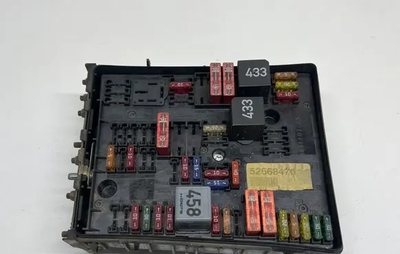 Volkswagen Golf Plus Fuse module 1K0937124H 01534502