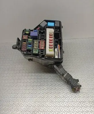 Toyota Yaris Fuse module 8264152020 821150DF71A