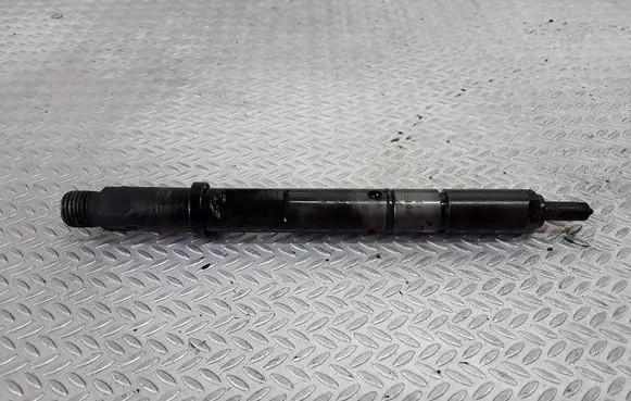 Audi A6 S6 C5 4B Fuel injector 059130201B