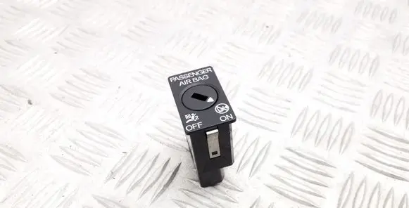 Passenger airbag on/off switch