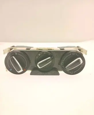 Audi A1 Climate control unit 8X0820045A W5221001